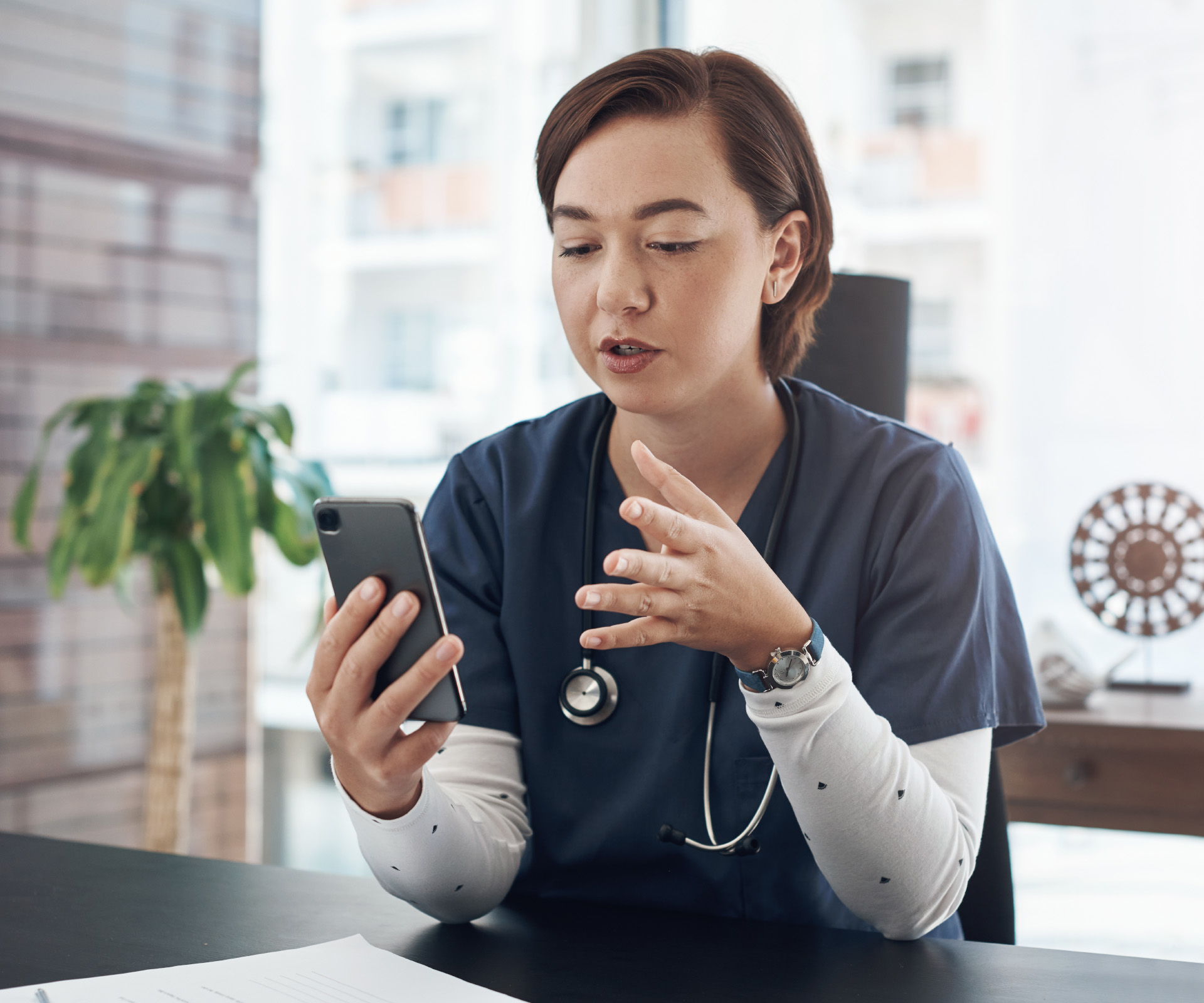 Handynummer an den Arbeitgeber weitergeben. Muss ich das?